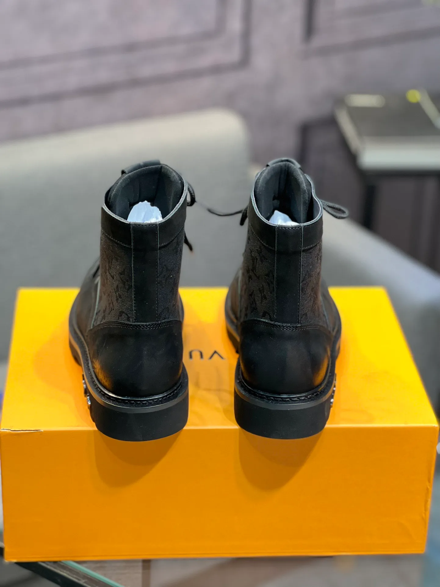 Men's shoes 💰920 L Home - the latest LV men's business casual boots, luxury and nobility are a must. They are all made of imported original first-layer cowhide, just to create a more comfortable wearing experience. ➕Top imported water-dyed full cow lining, original high wear-resistant outsole! 👏👏 Size: Male 39-44; (38 45 46 customized)